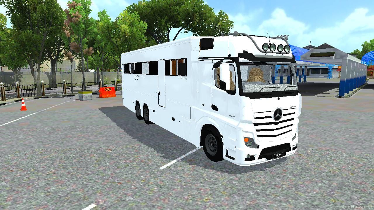 Photo of Mercedes-Benz Motorhome 2